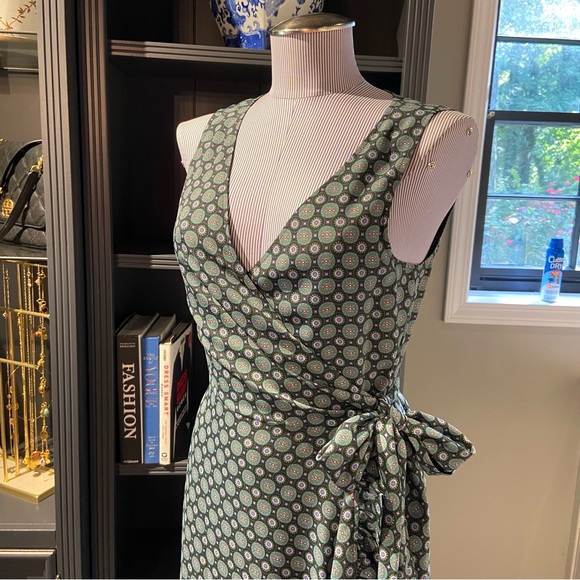 Tory Burch Sleeveless Medallion Print Wrap Dress – Size 8 - Picture 4 of 11